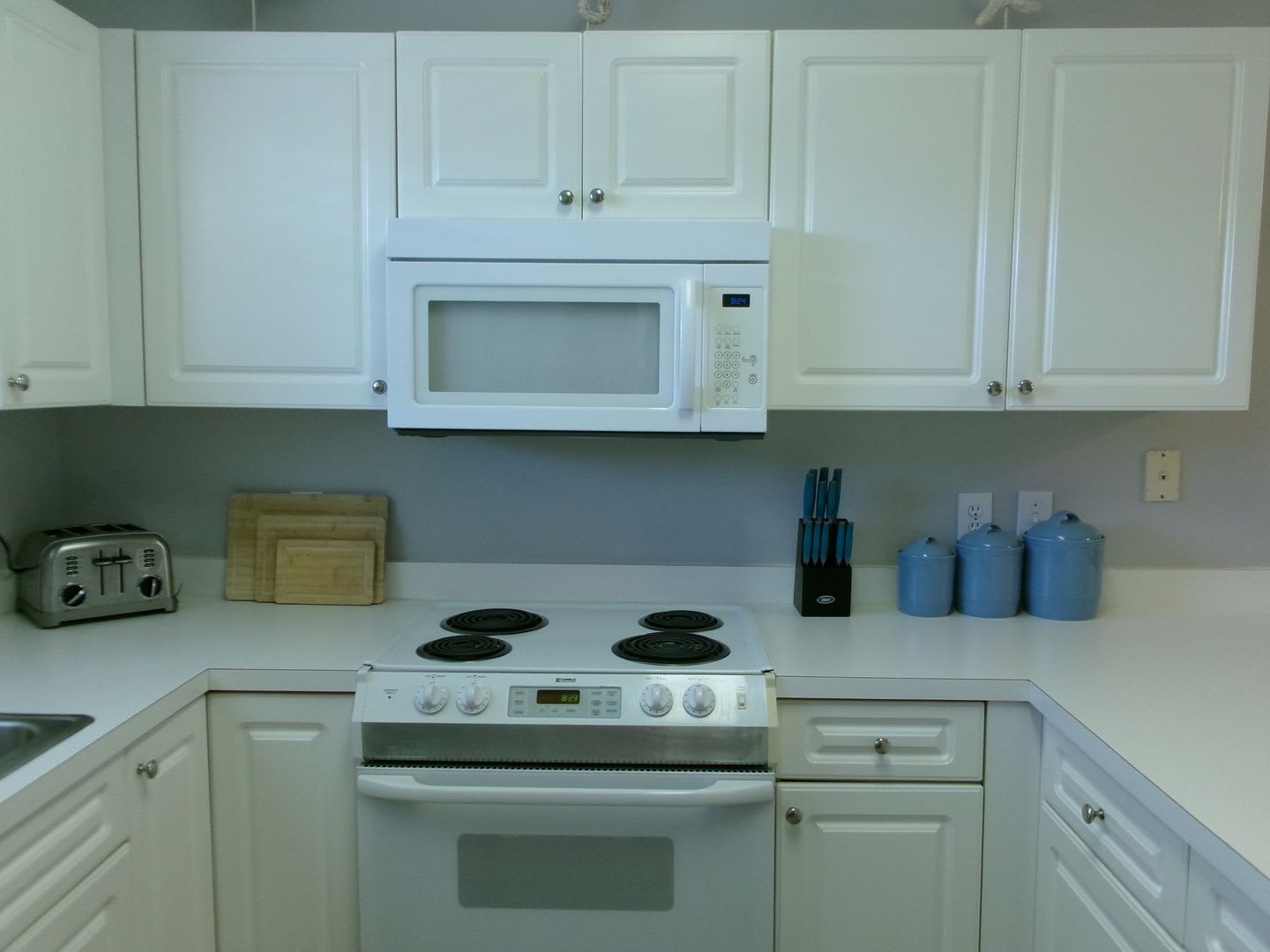 Furnished 2 bedroom, 2 bath condo in Arrowhead Community – photo 5