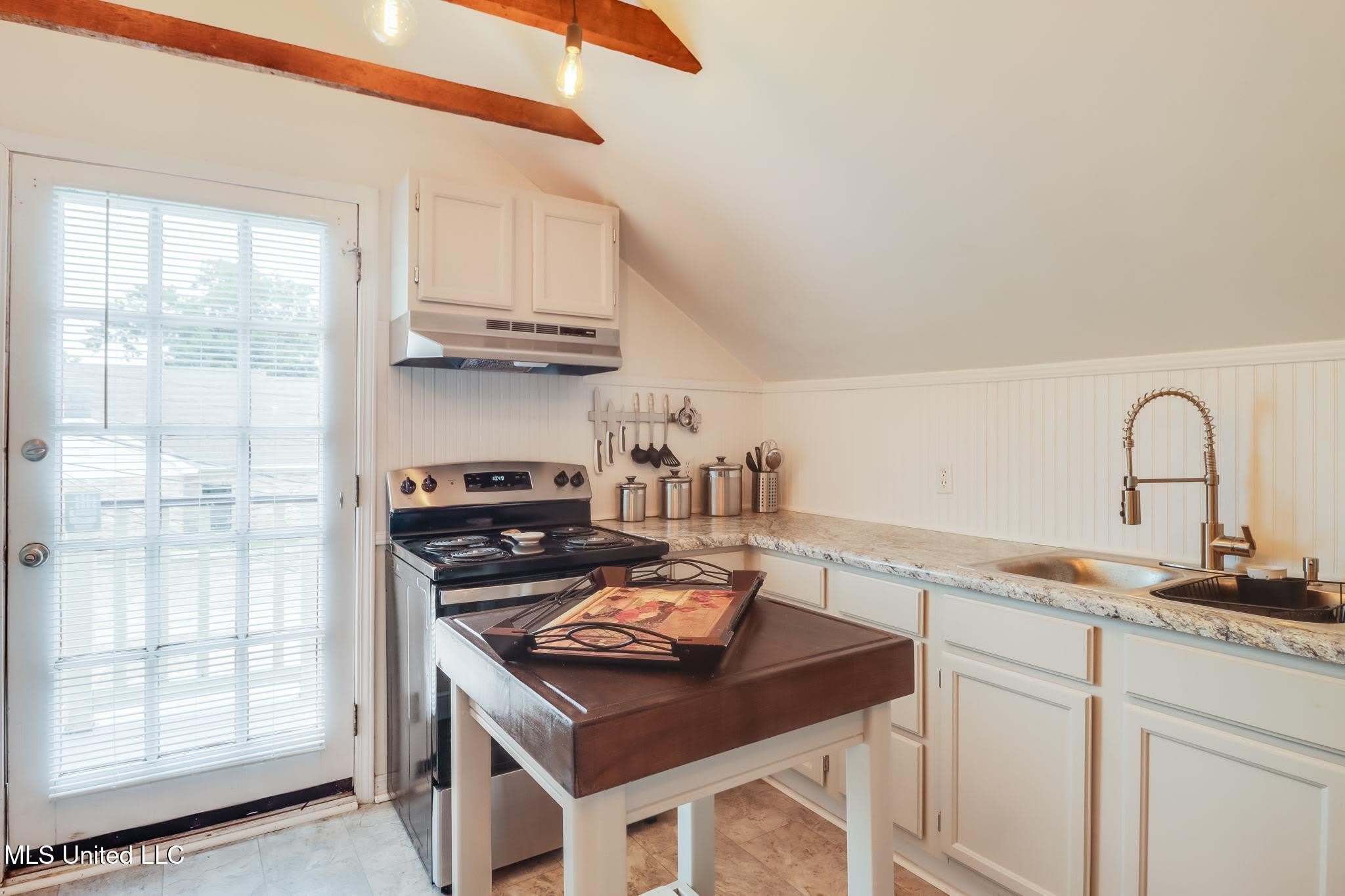 777 Watkins Avenue – photo 2