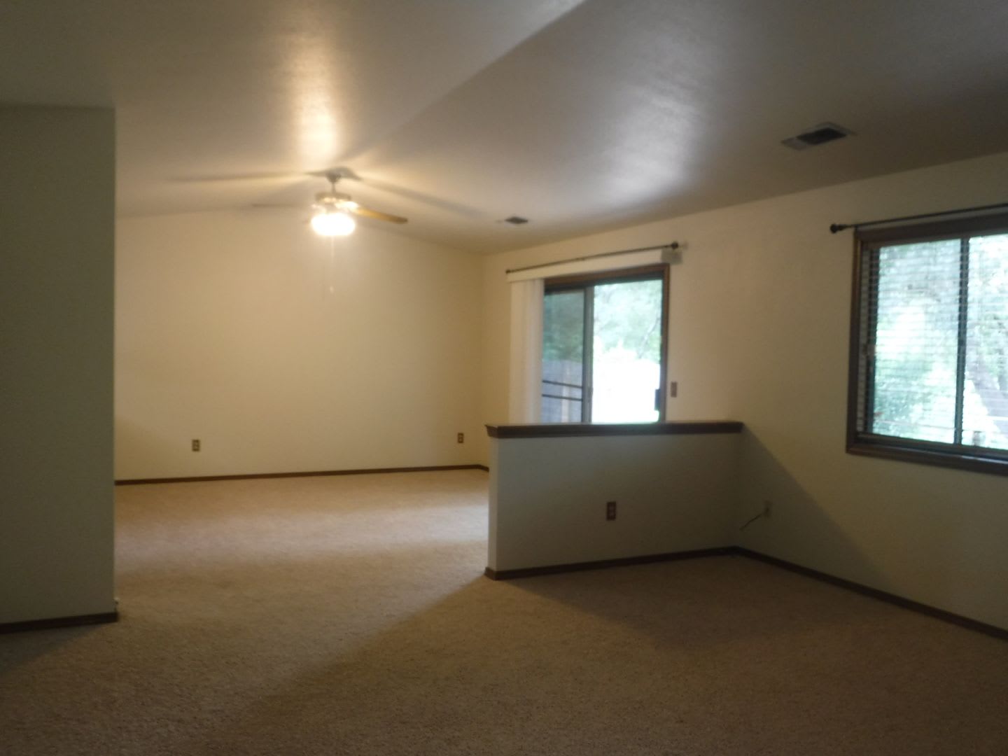 Eastside Home In Oak Haven Neighborhood – photo 2