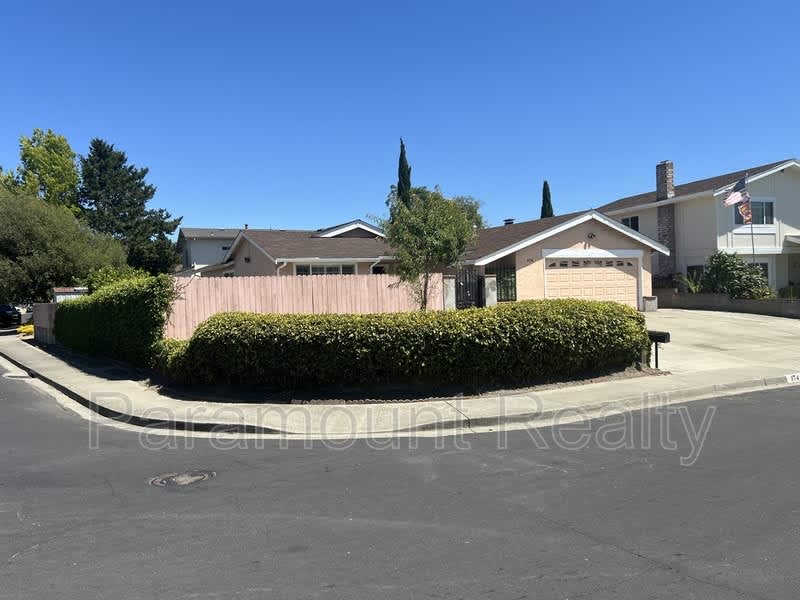 974 Coral Dr – photo 4