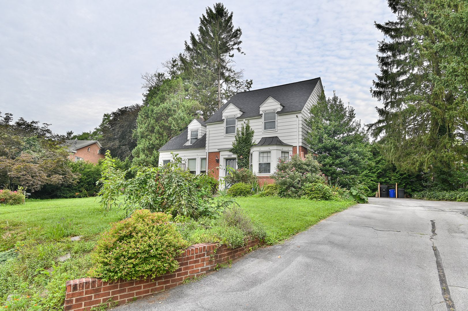 Beautiful Single Family in Bellevue Park – photo 3