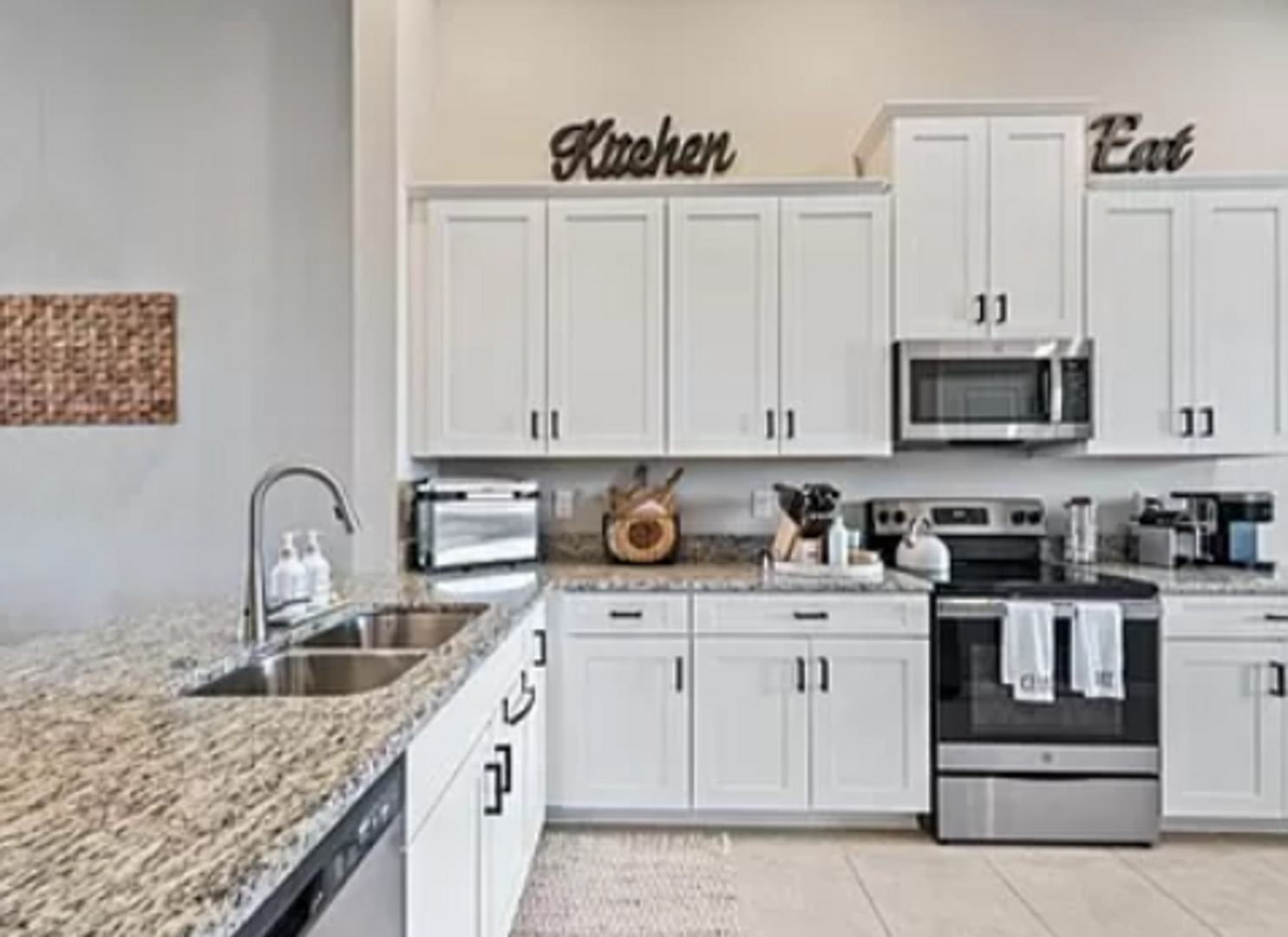 New Construction Very Modern 2 Plus A Den 2Nd Floor Condo With Golf Esplanade Golf Country Club New Construction – photo 3
