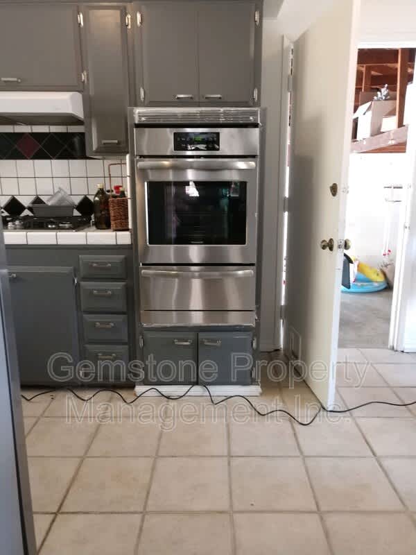5220 Joan Ct – photo 4