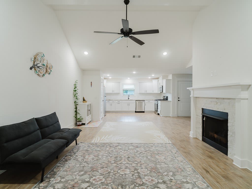221 Palm Street – photo 3