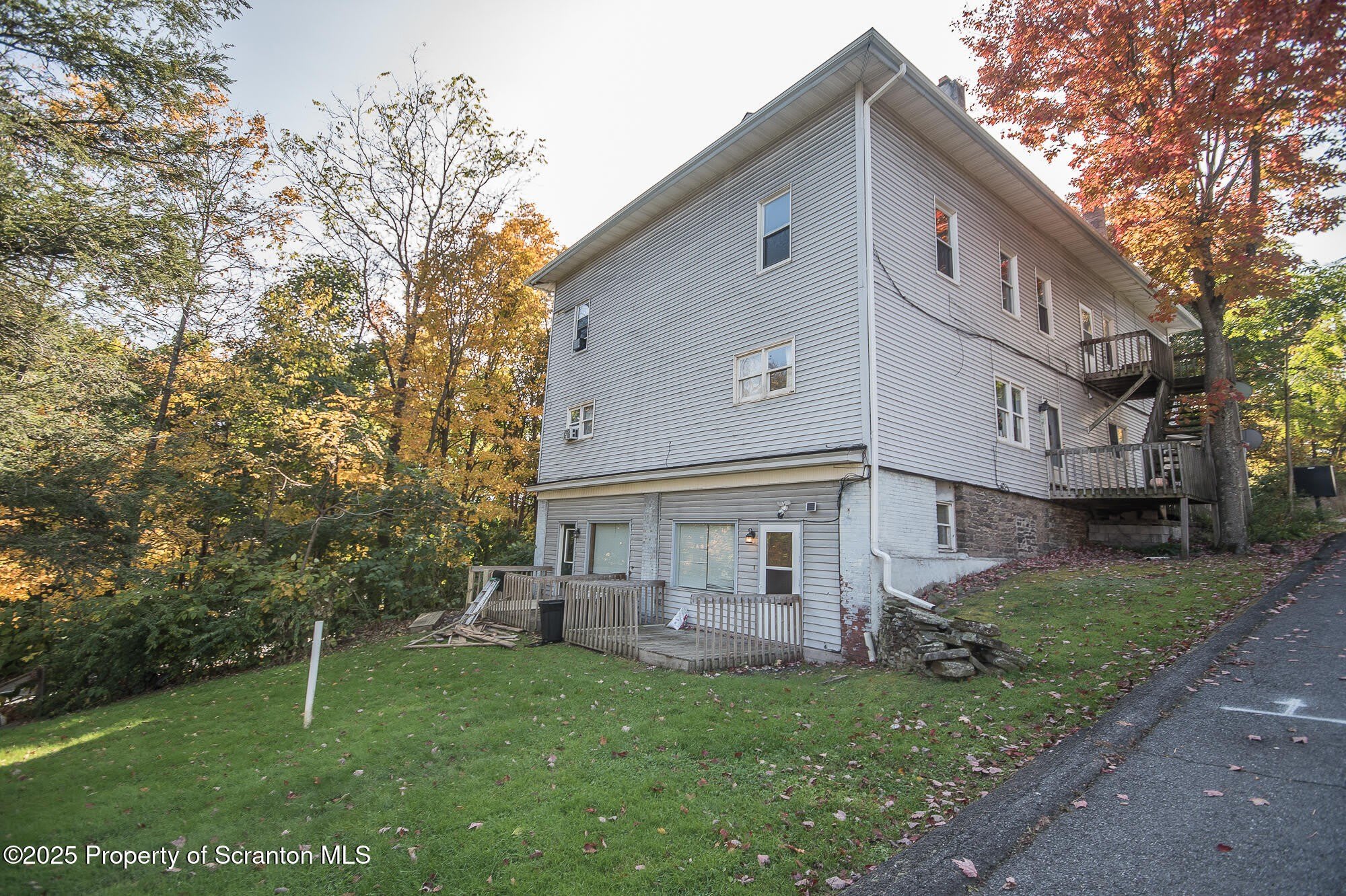 211 Grand Avenue – photo 1