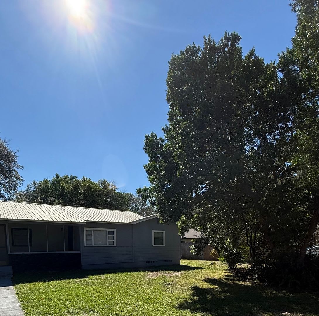 Fully Furnished Charming 2BR Duplex in Deland – photo 2