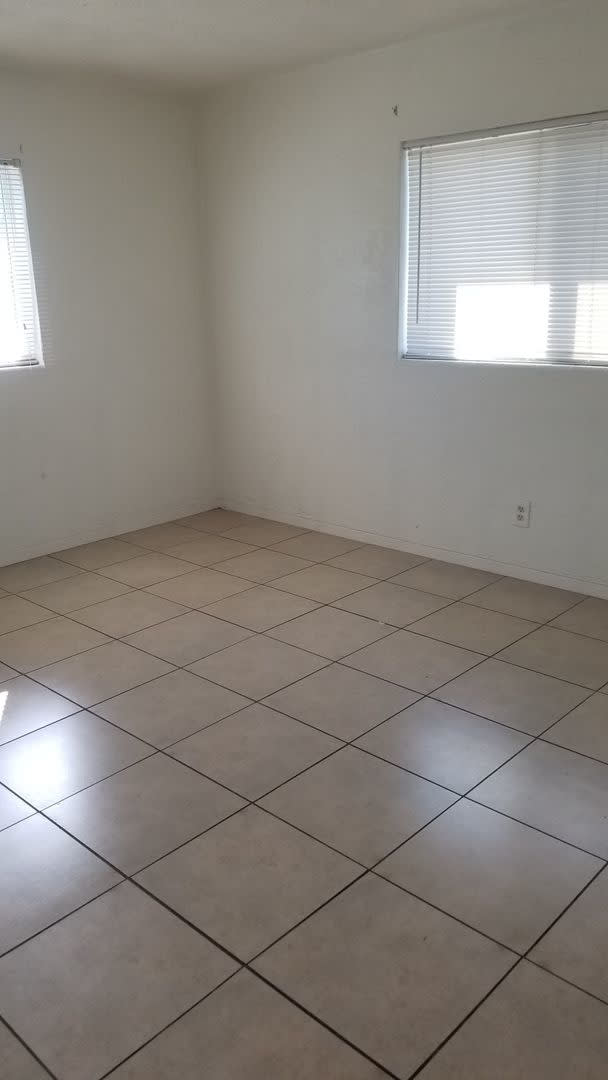 Rent Reduction 2 Bed 1 Bath Apartment Water And Pest Control Included – photo 3