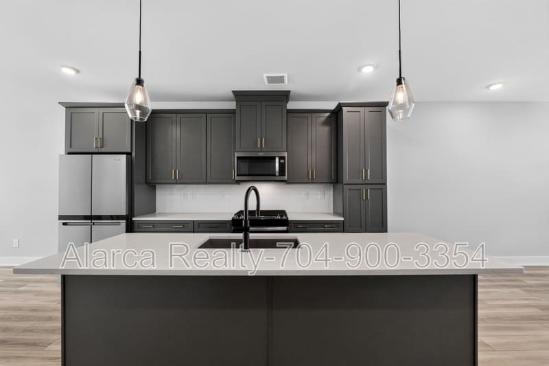 5018 Tiny Ln – photo 2