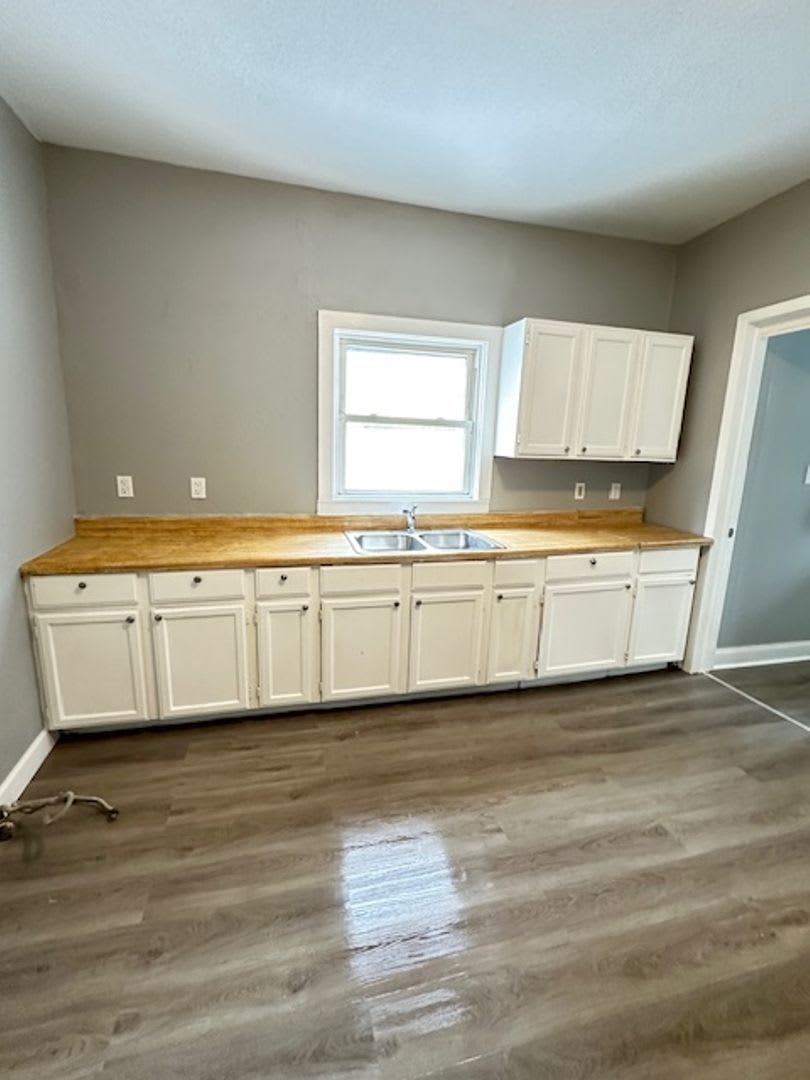 Large 7 Bedroom Home – photo 2