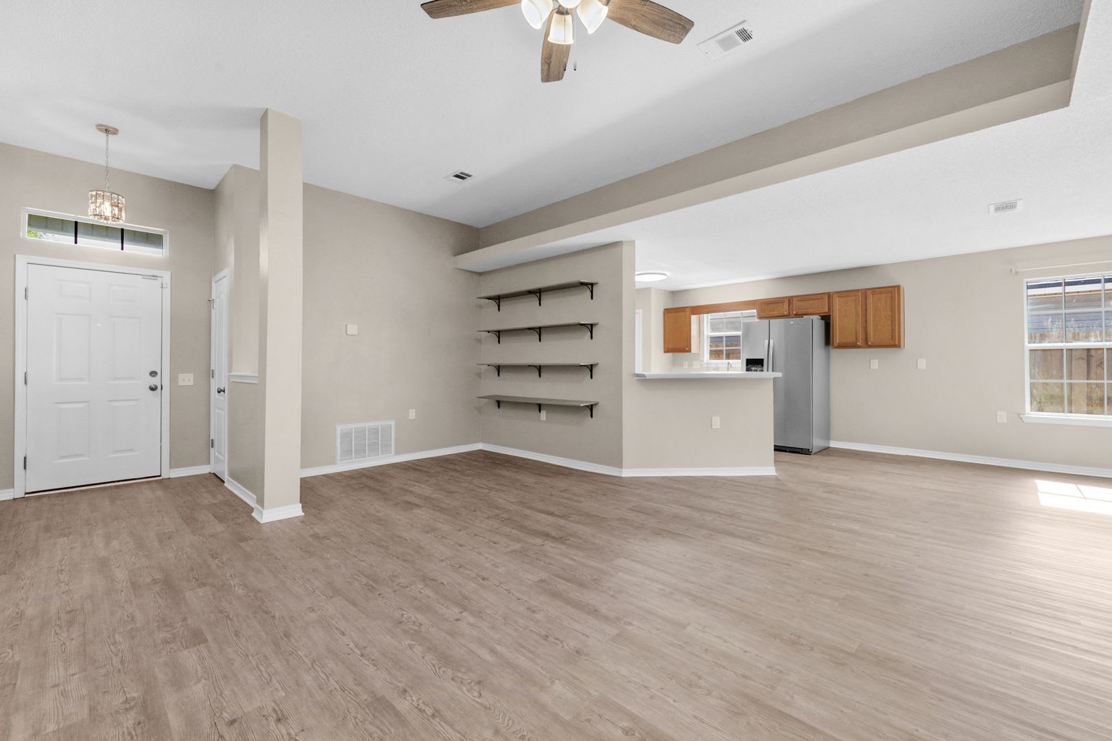 Charming 3-Bedroom Home in a Great Neighborhood with Pool & Park Access! – photo 3