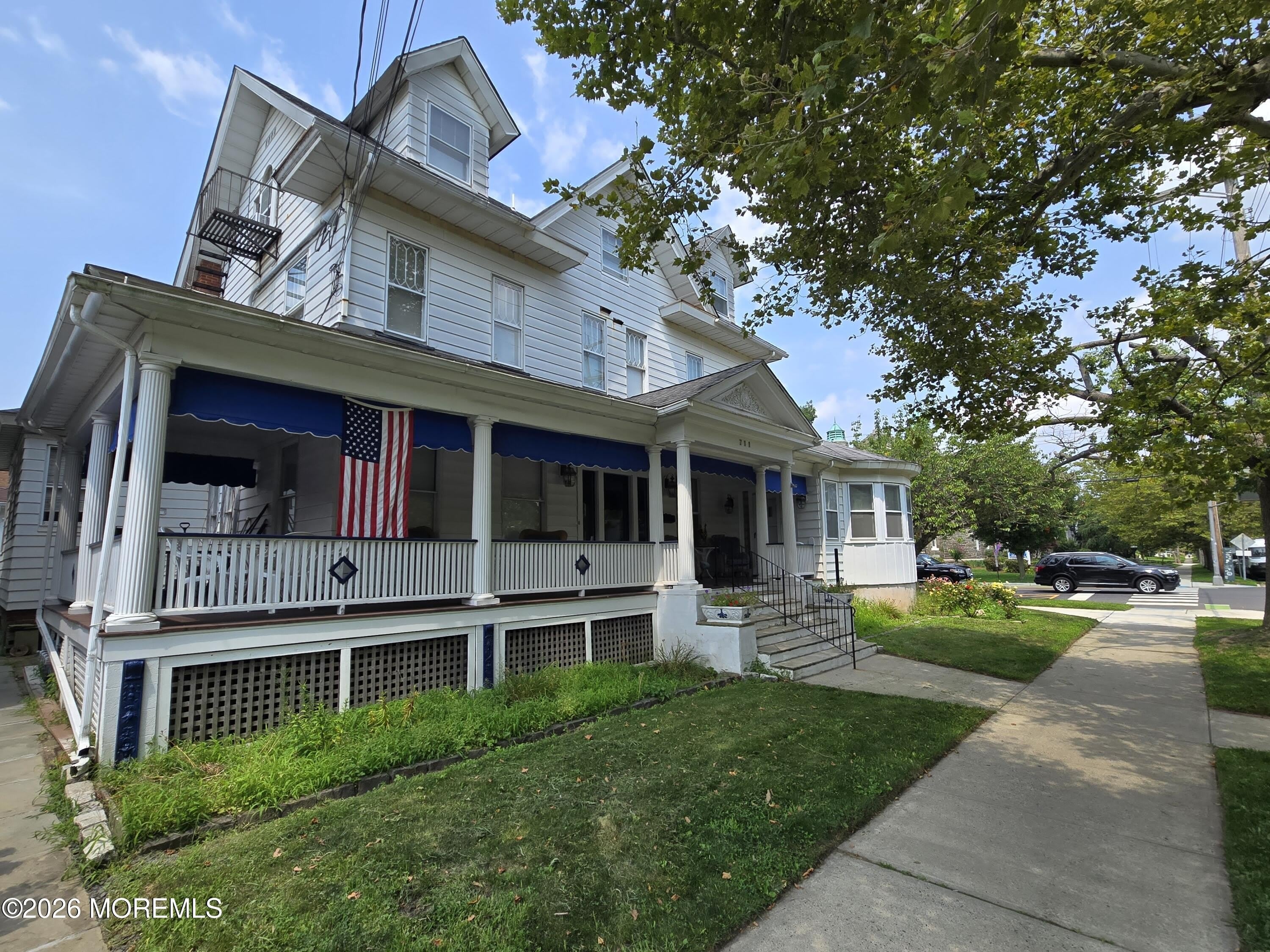 711 Grand Avenue – photo 2