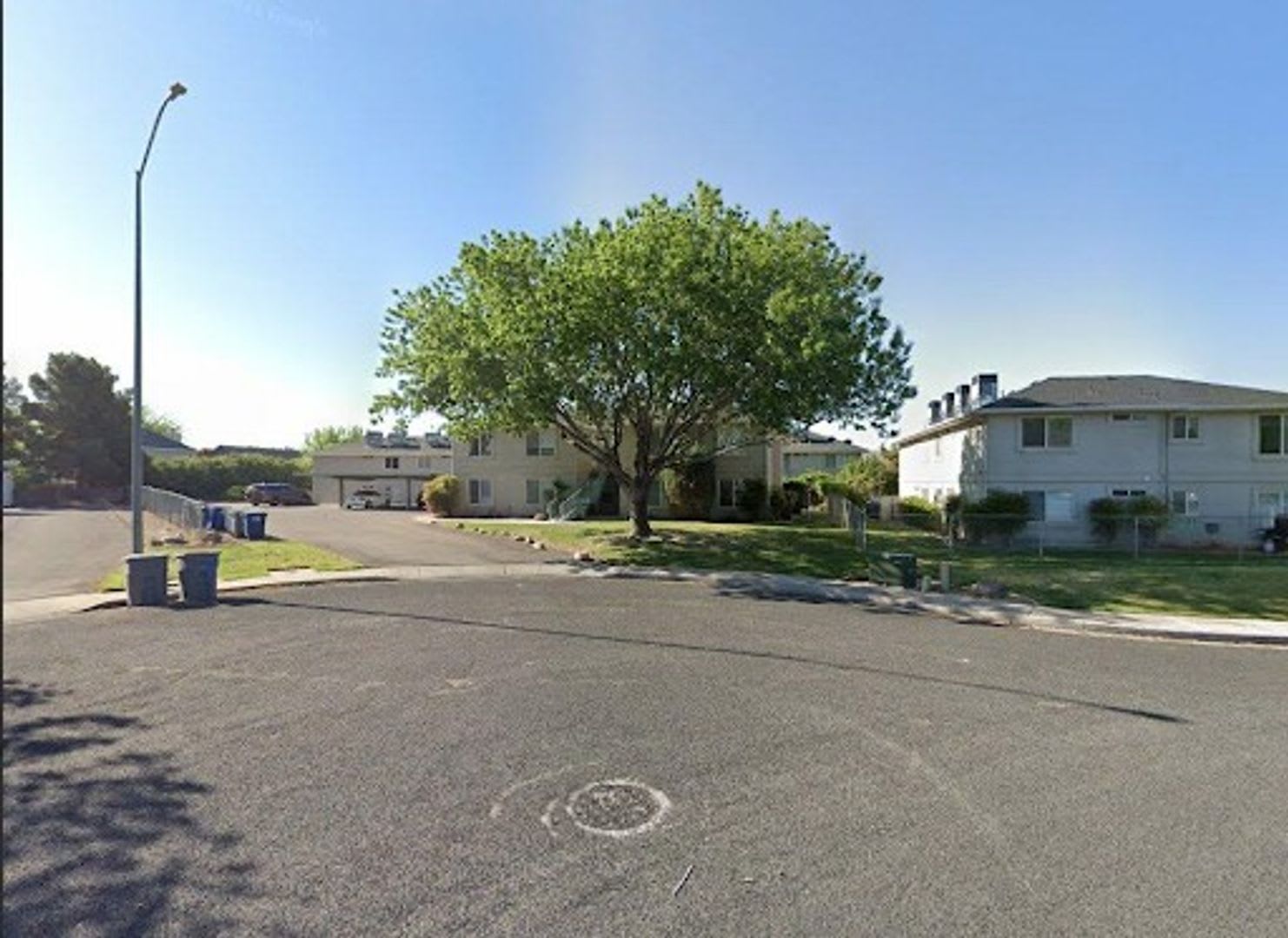 Conveniently Located 3 Bedroom 2 Bathroom Unit! – photo 1