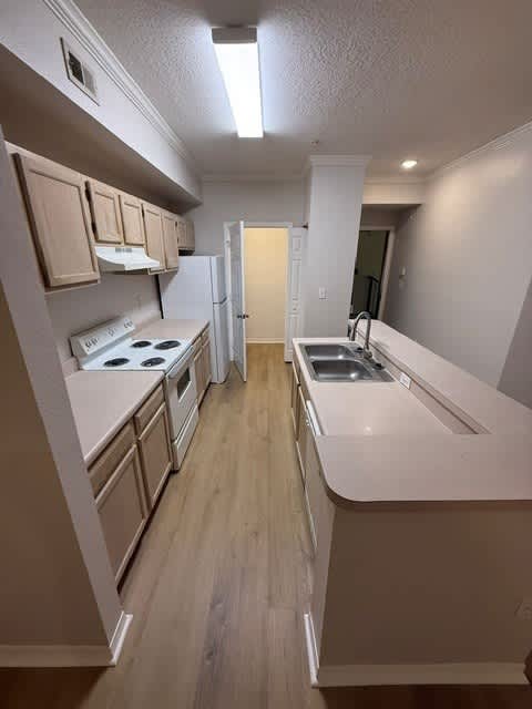 5608 Pinnacle Heights Cir Apt 307 – photo 4
