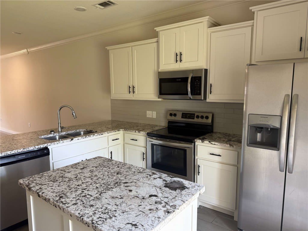 3217 SW Hillstone Avenue – photo 4