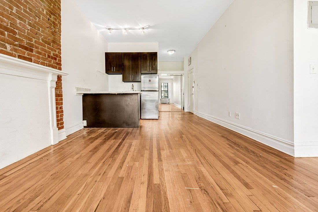 1688 York Ave Apt 4B – photo 2