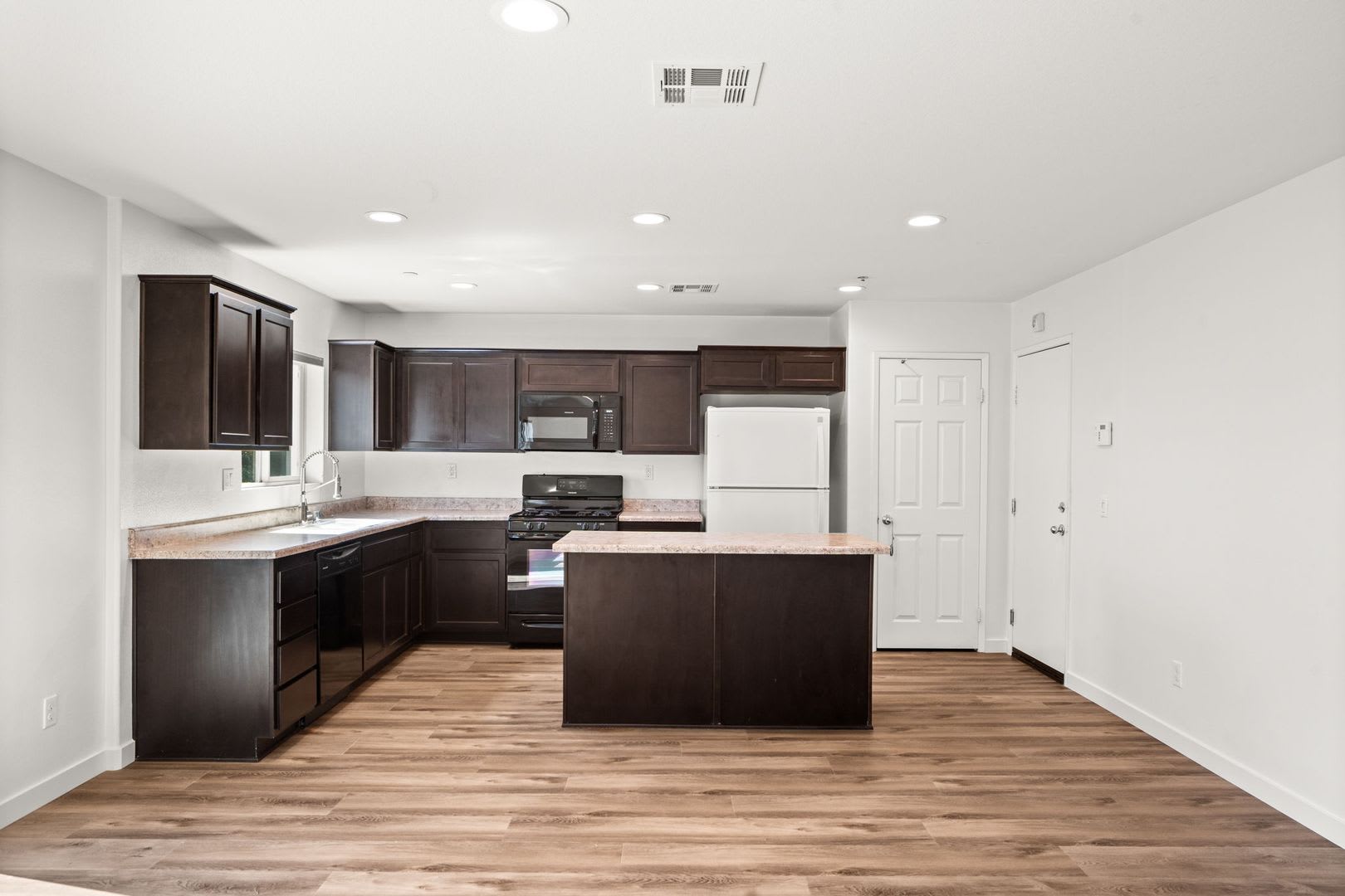 Beautiful Two-Story Home with Spacious Open Floor Plan! – photo 4