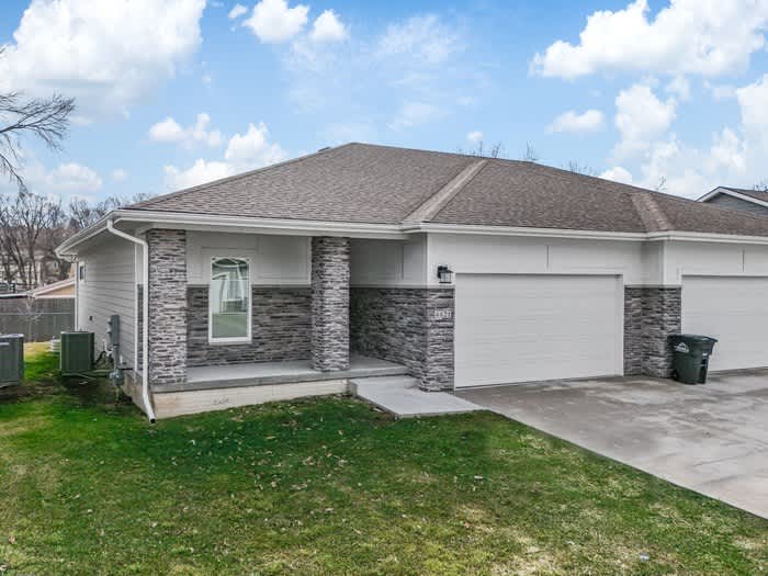4433 Lower Beaver Road – photo 2