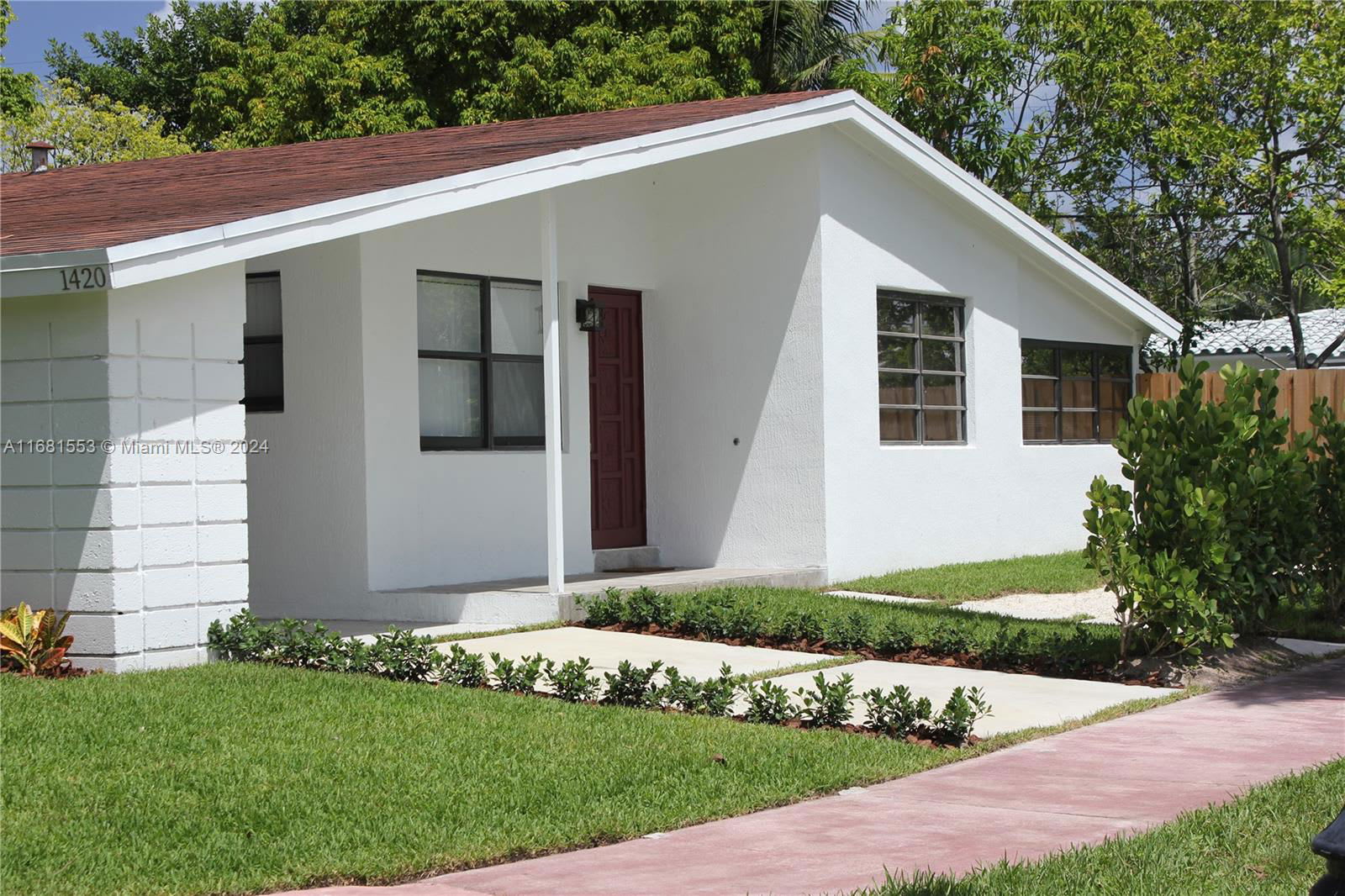 1420 Biarritz Drive – photo 2