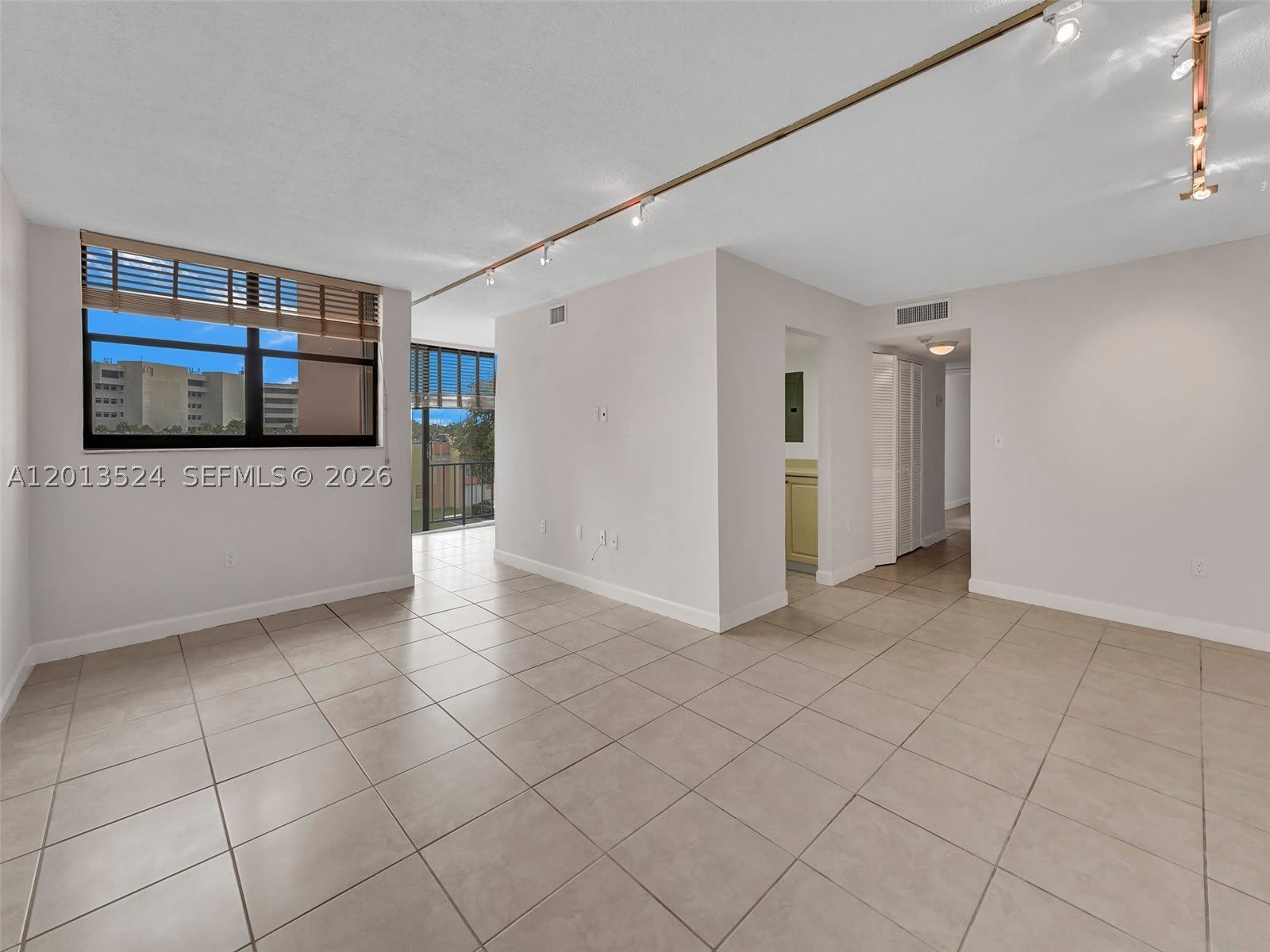 9420 W Flagler St – photo 1