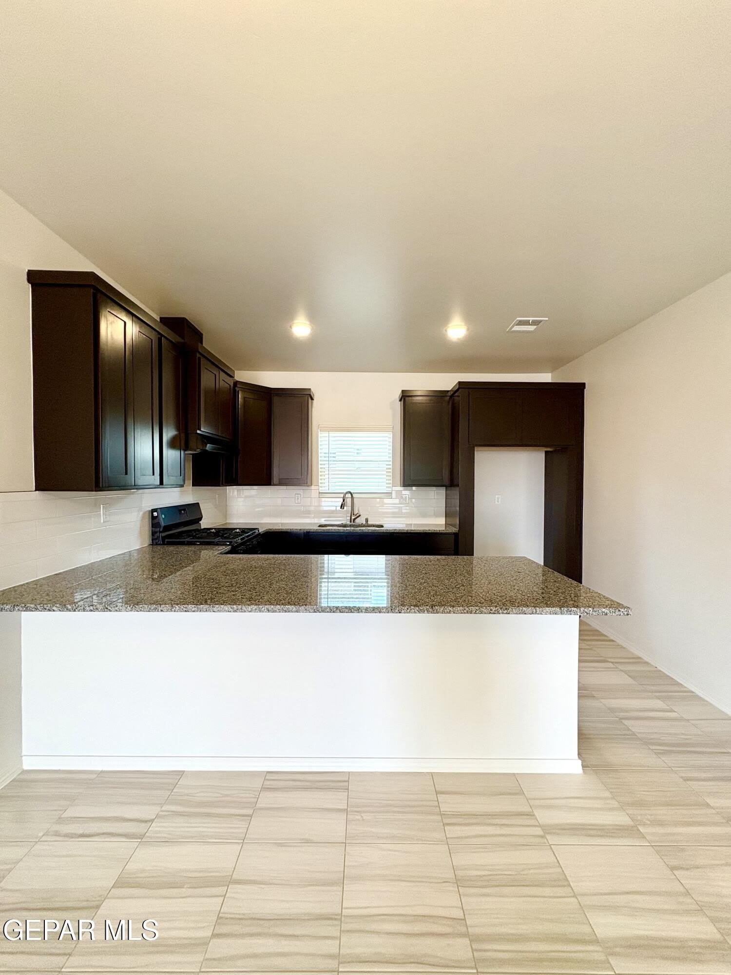 8912 Norton Street – photo 3