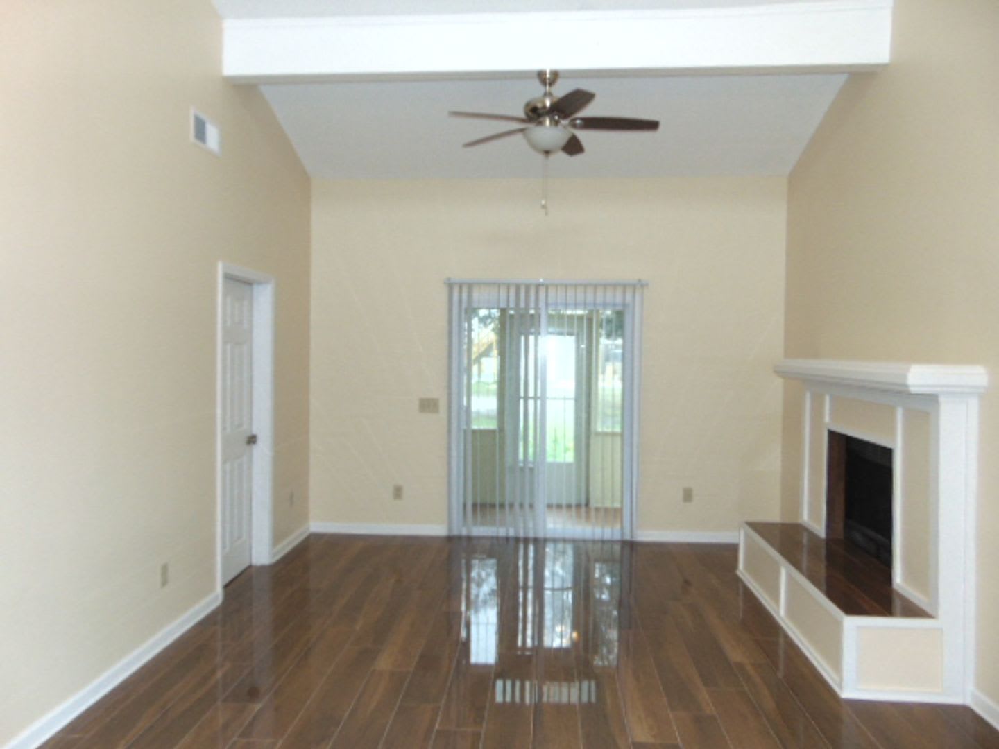 Venetian Villa 2 Bedroom 2 Bath 2 Car Garage w/Waterview! – photo 5