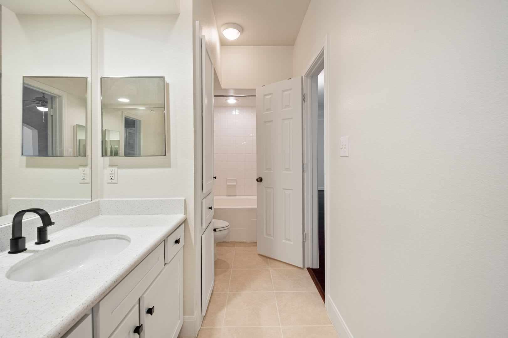 Modern Condo Living Near Downtown Austin & Movie House Theater – photo 5