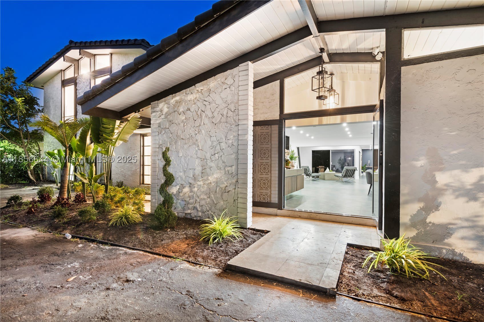 4322 Polk St – photo 2