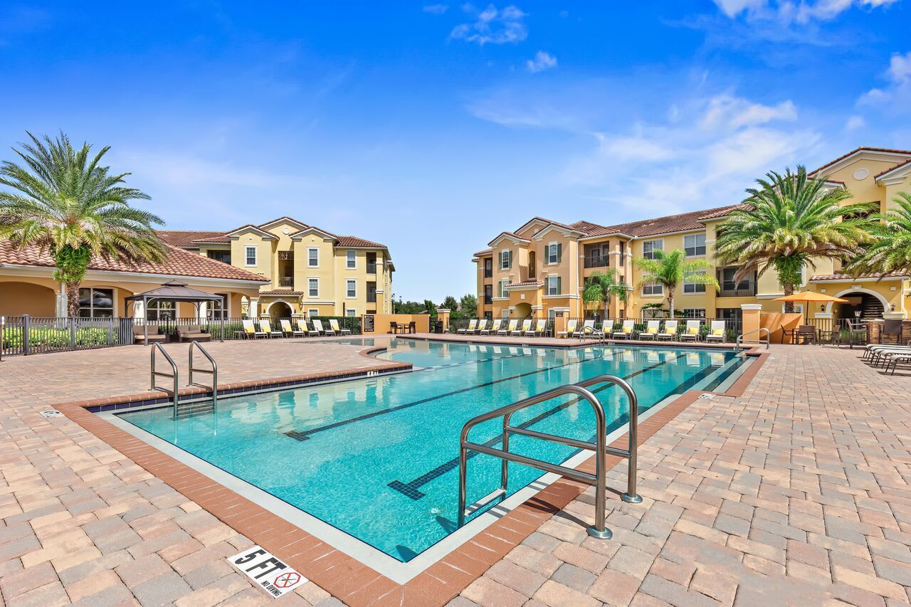 Trinity Club Apartments – photo 1