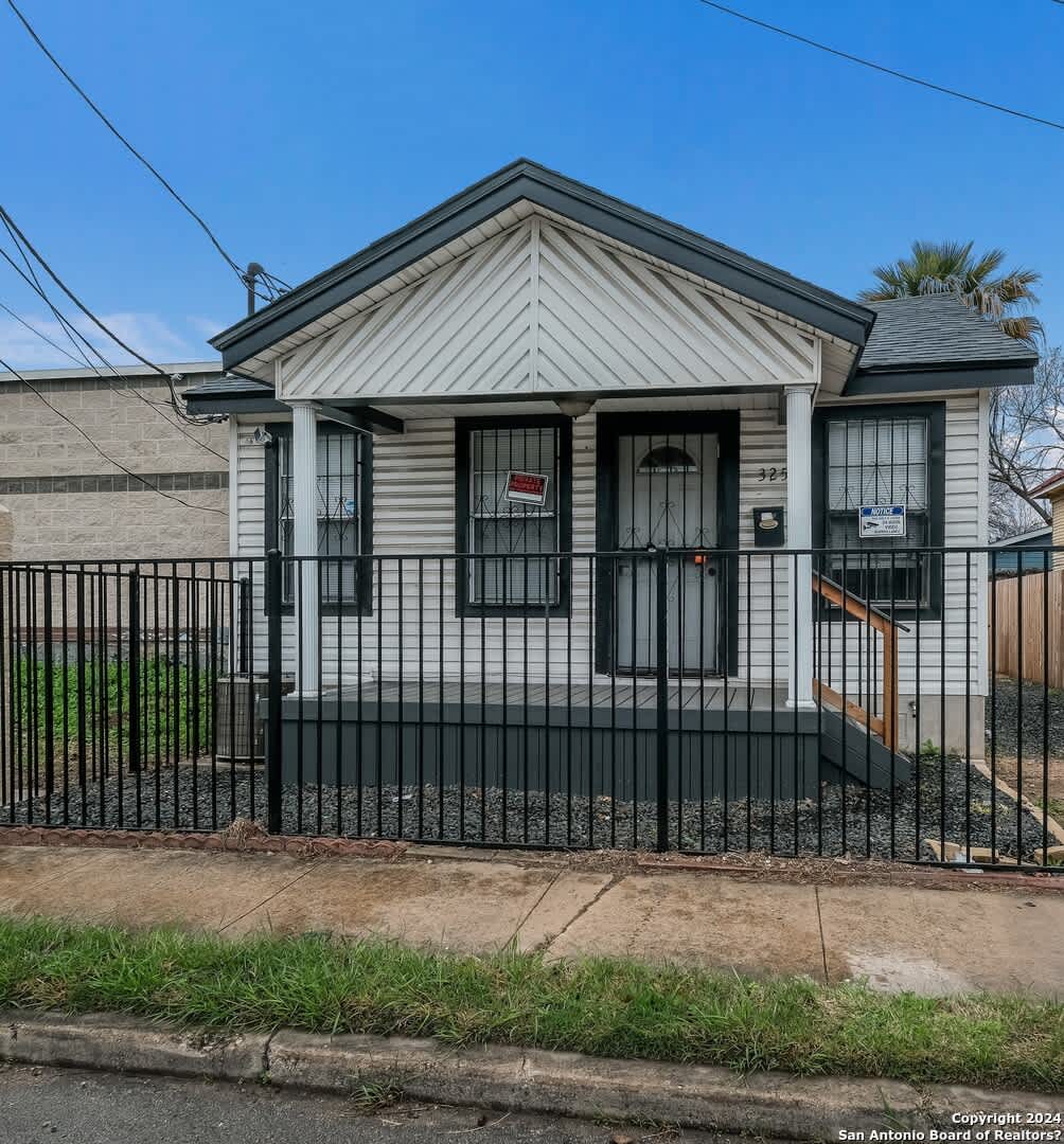 325 S Hackberry – photo 2