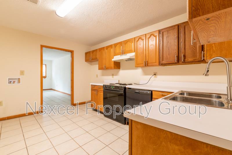 644 Craft Rd., B – photo 2