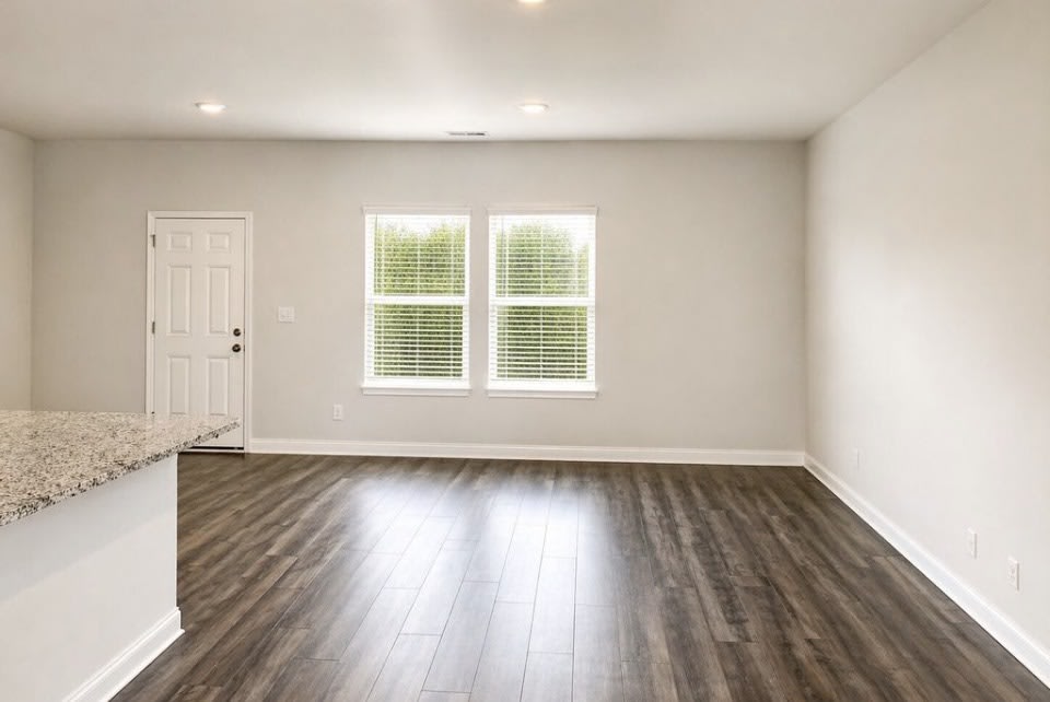 404 Oakwood Drive Northwest – photo 3