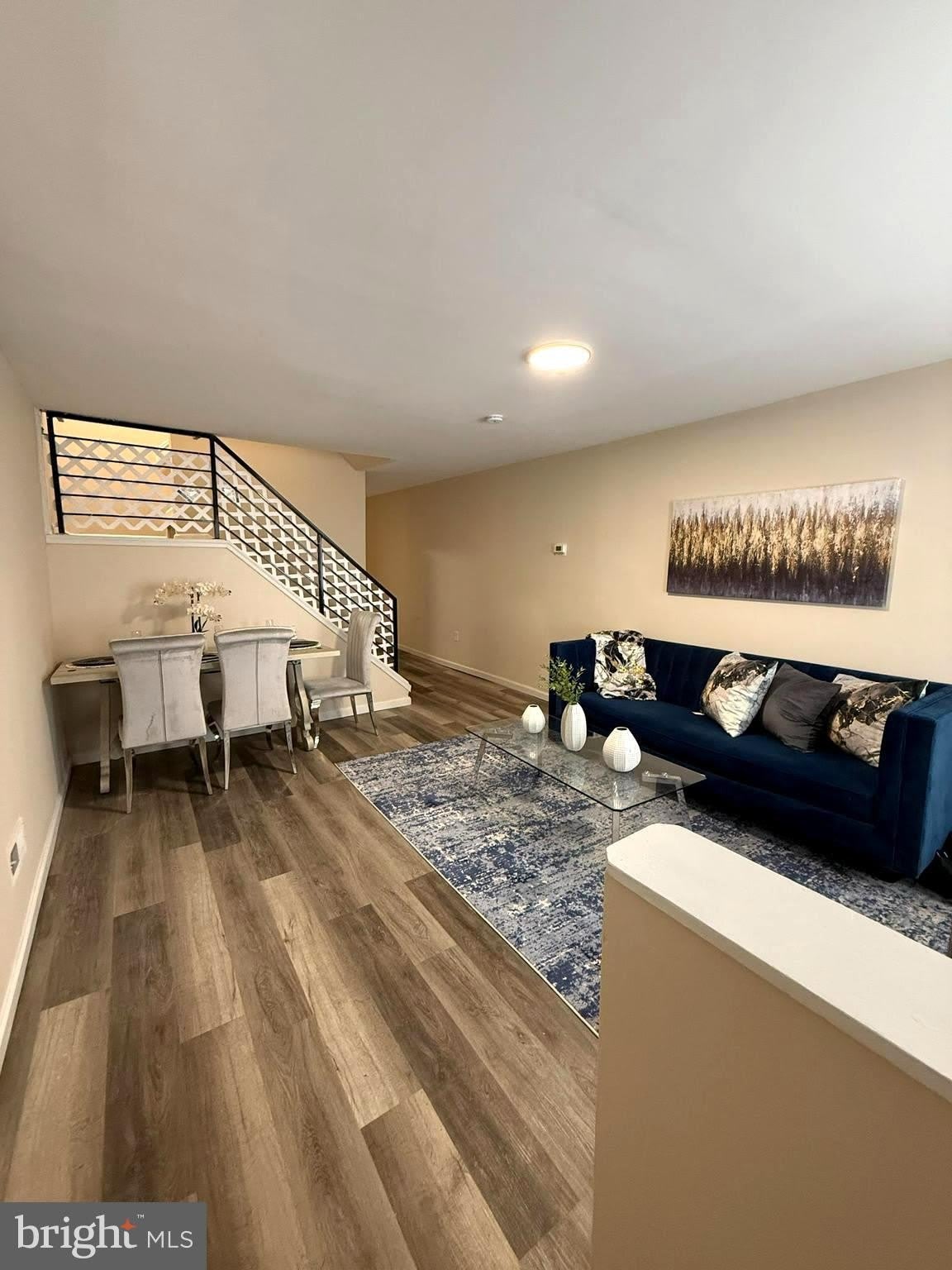 1028 E NORTH Avenue – photo 3