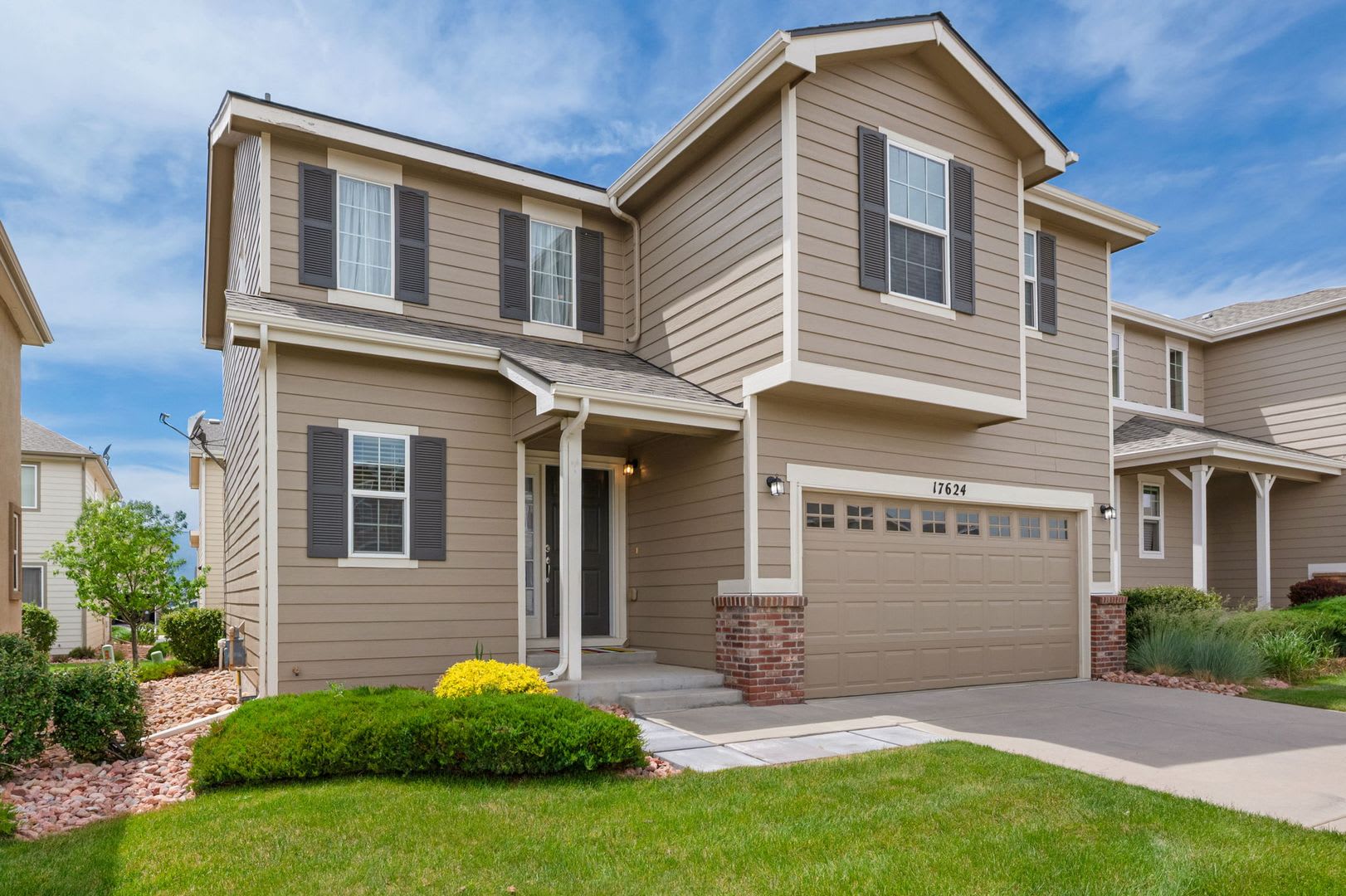 LIGHT AND BRIGHT 3 BED/2.5 BATH HOME IN MONUMENT! – photo 1