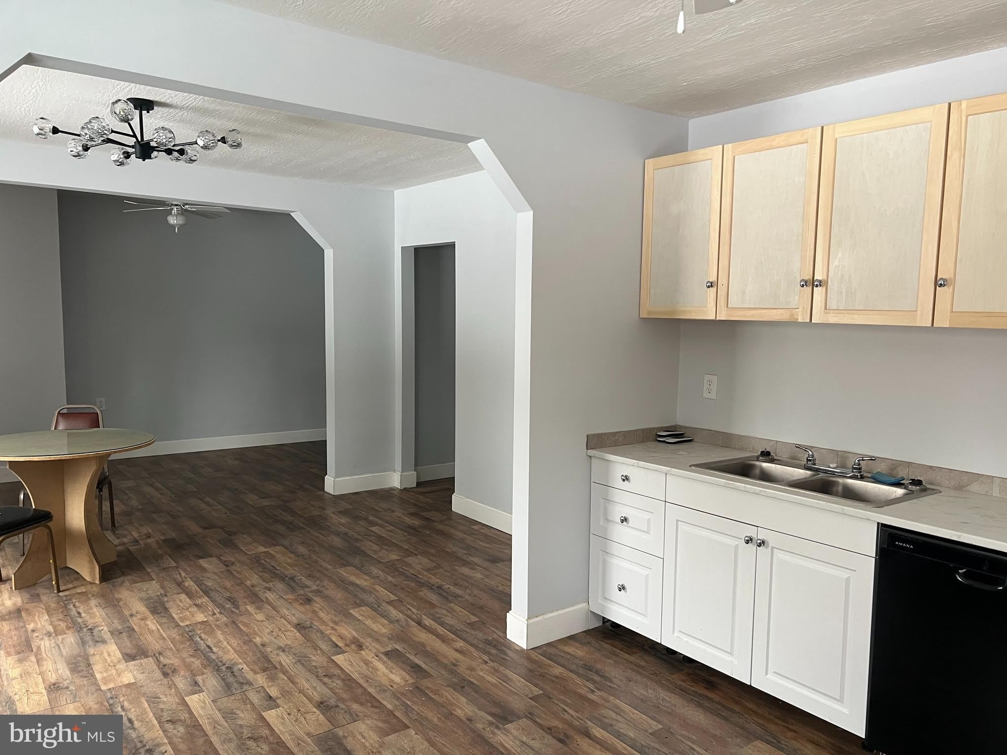 604 E OAK Street – photo 3