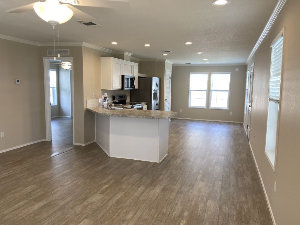 810 Concord St – photo 5