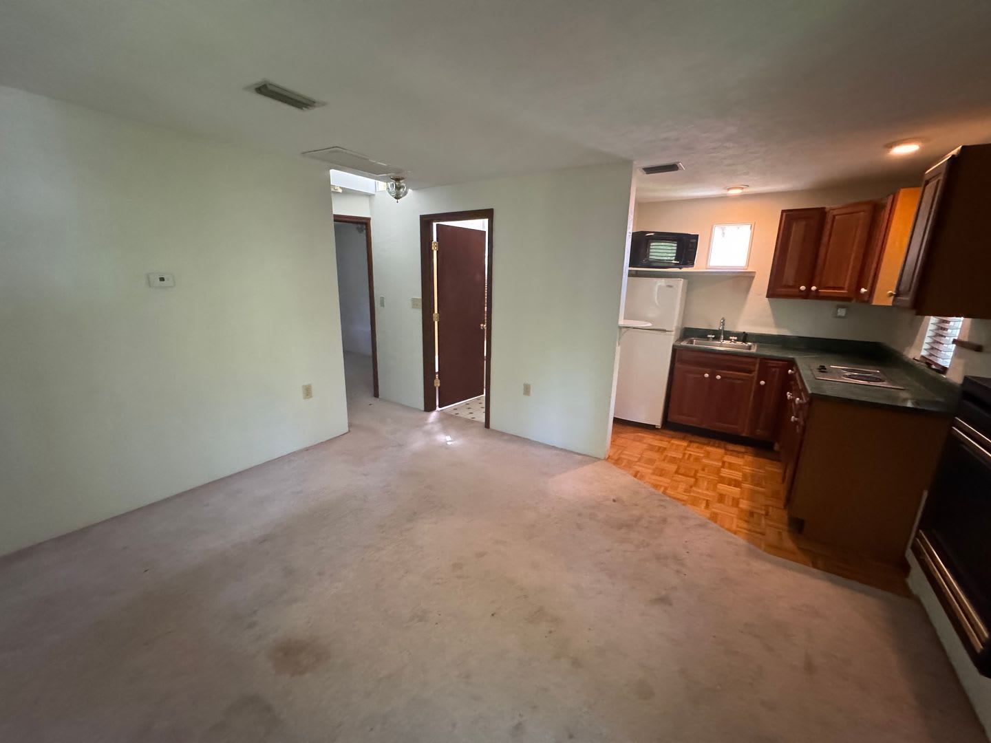 Charming 2 Bed, 1 Bath Carriage House in Historic Golfview – photo 2