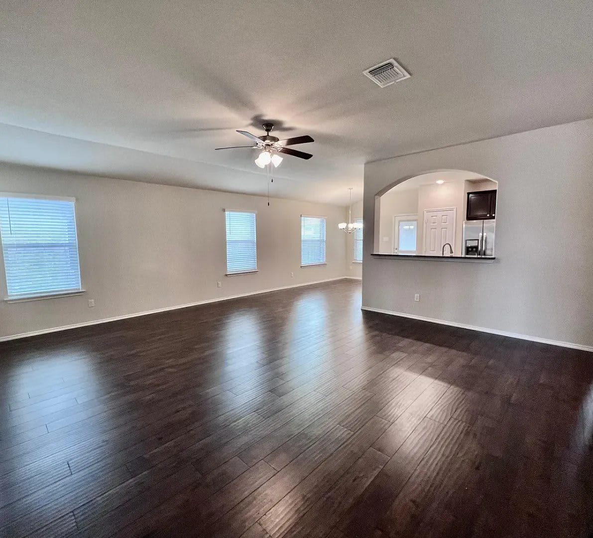 Elegant Temple Home with Modern Finishes & Spacious Living – photo 2