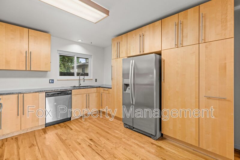 1558 Greenbriar Blvd. – photo 2
