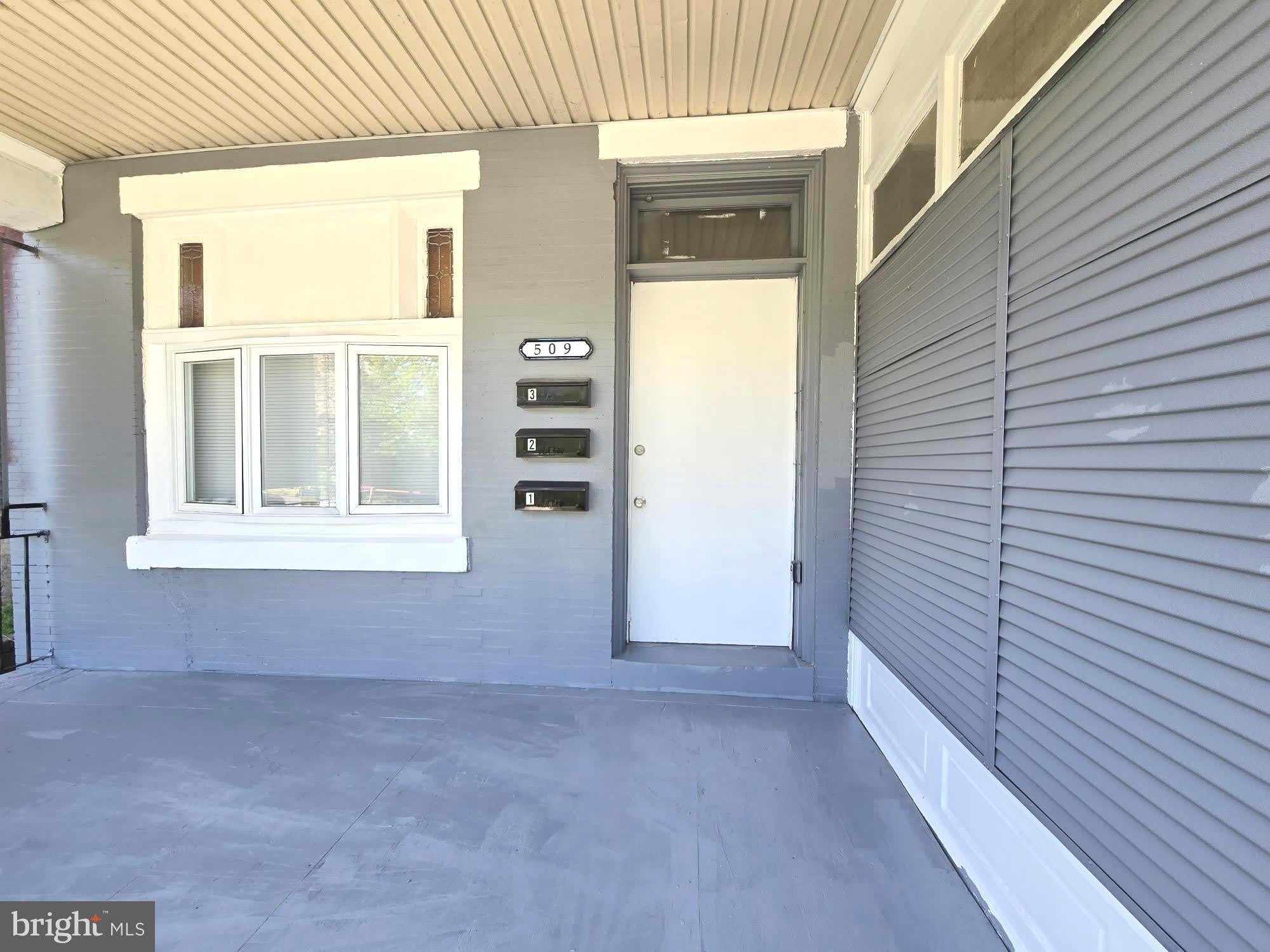 509 E WASHINGTON Lane – photo 2