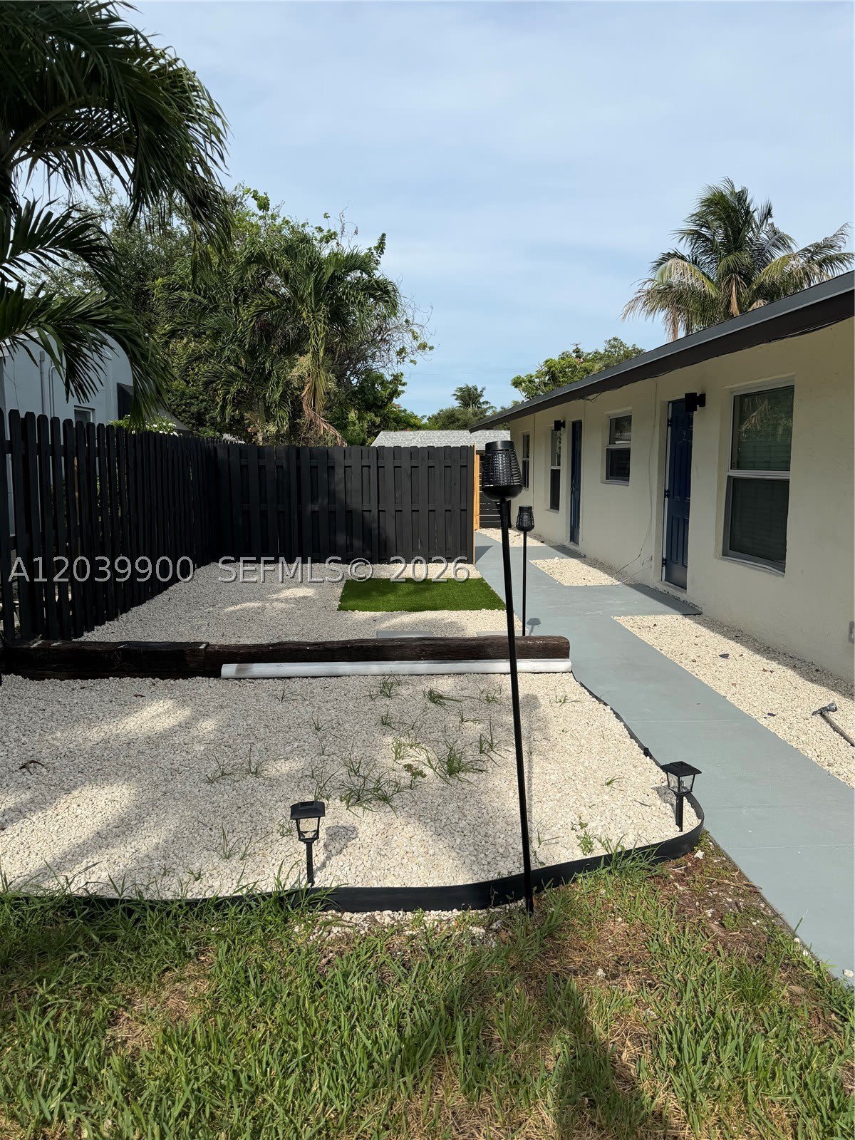 1533 NW 2nd Ave – photo 3