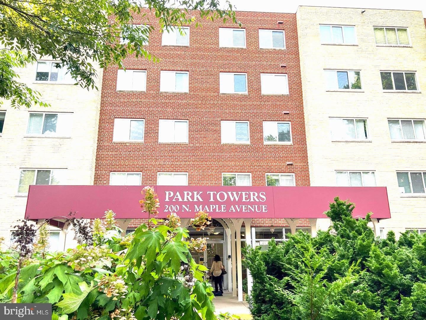 200 N MAPLE Avenue – photo 1