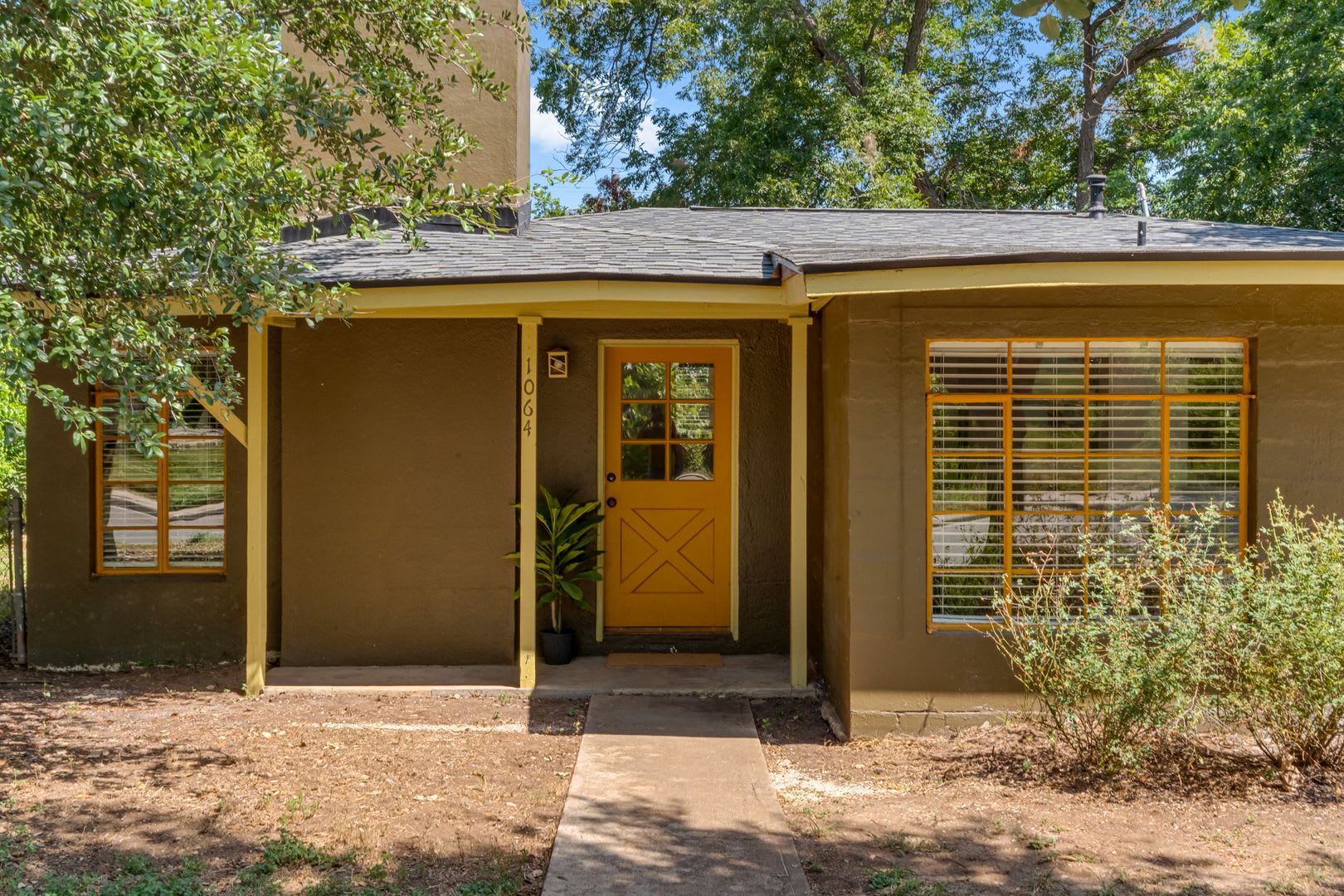 Single Family Home on Sycamore – photo 2