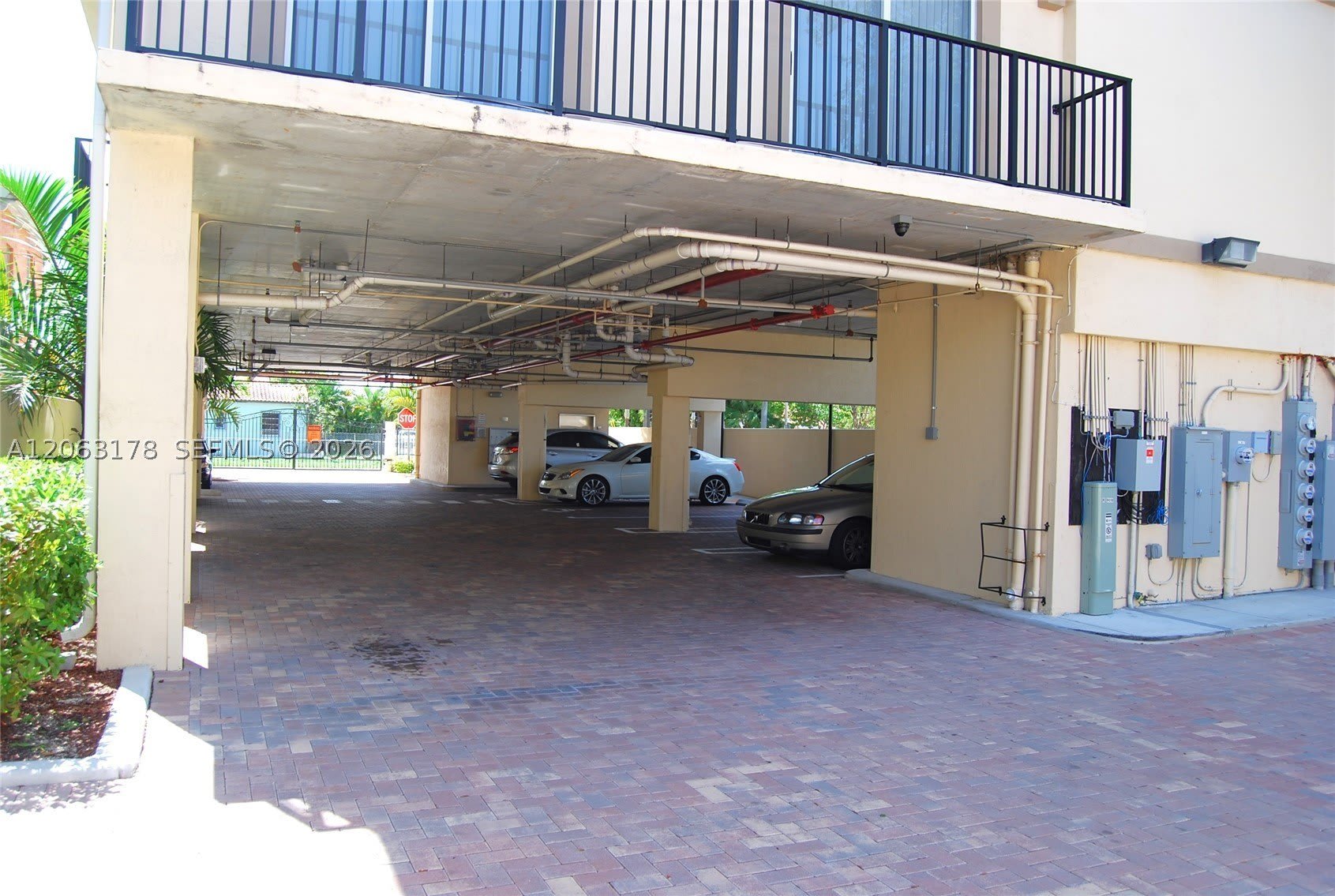 909 SW 15 AV – photo 2