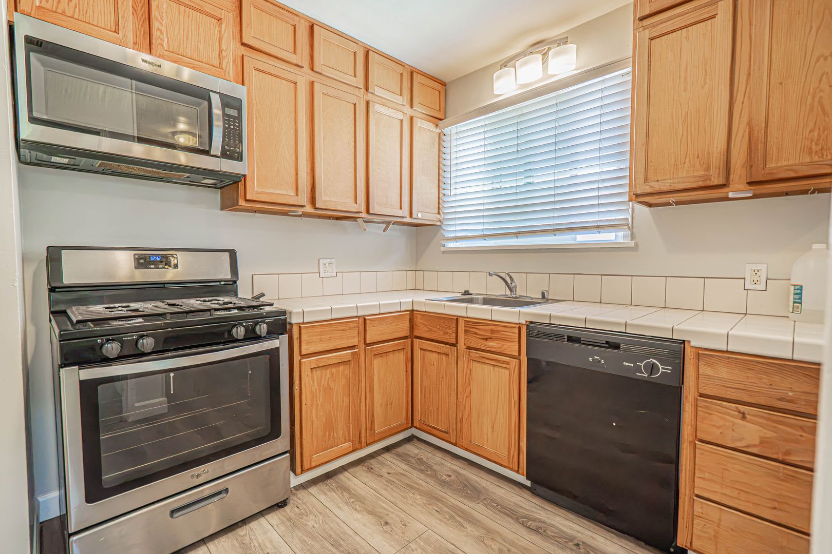 Charming Single-Story 2-Bedroom Home in Burbank! – photo 5
