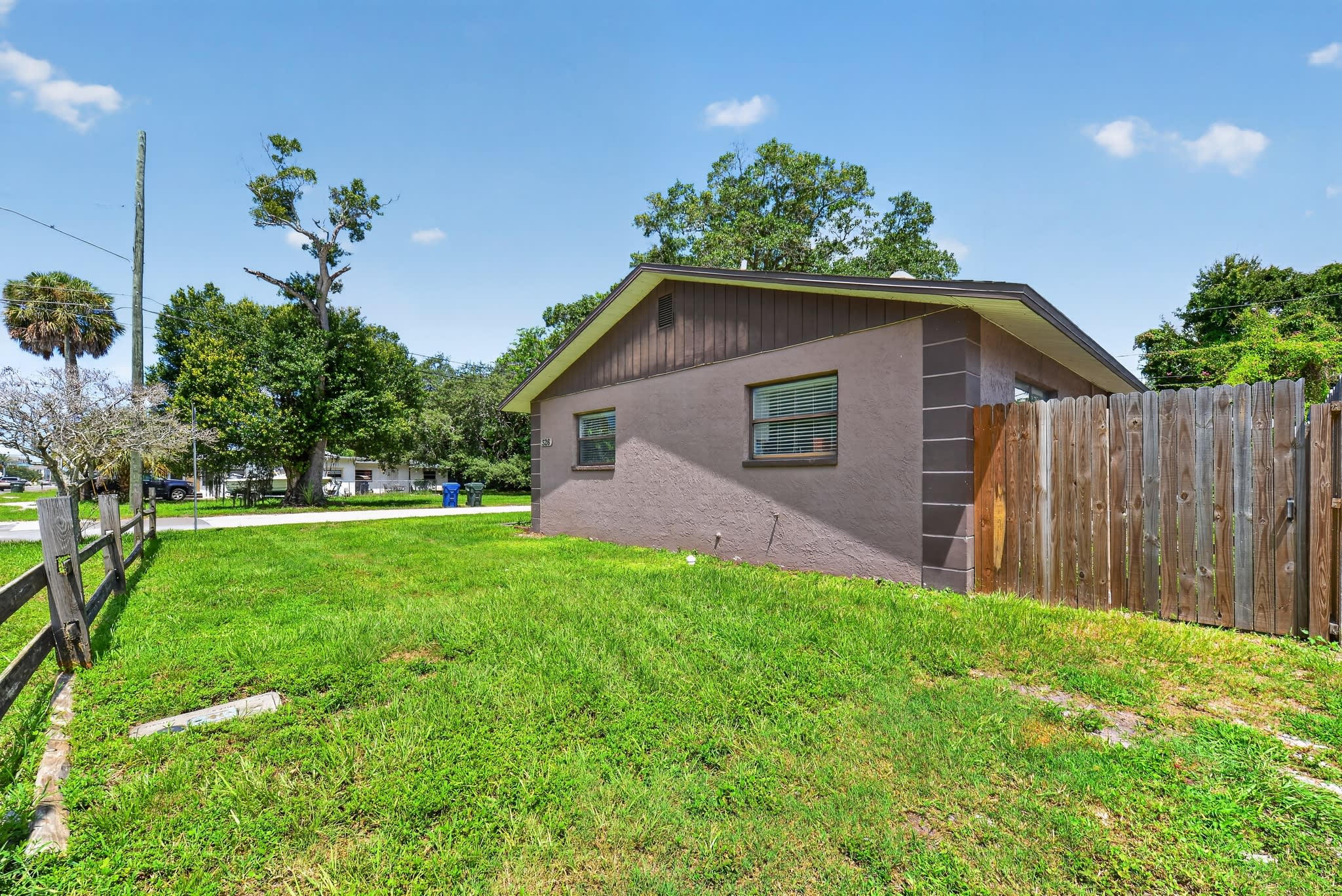 526 Rosery Road Northwest B – photo 2