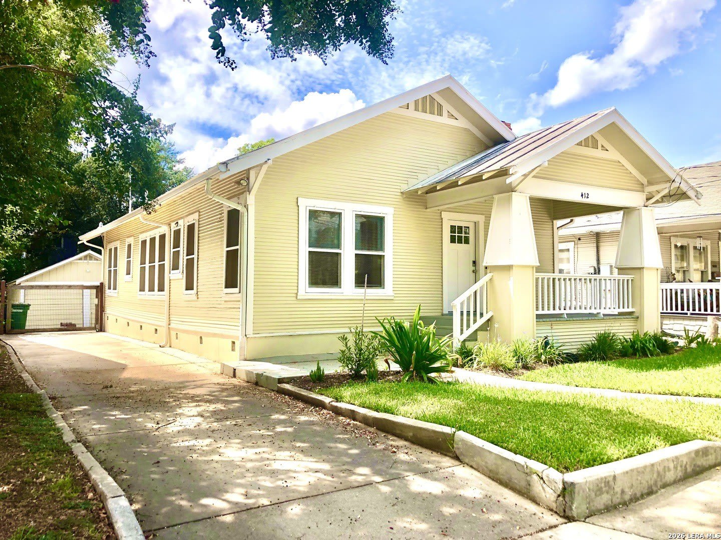 412 E MYRTLE ST – photo 2