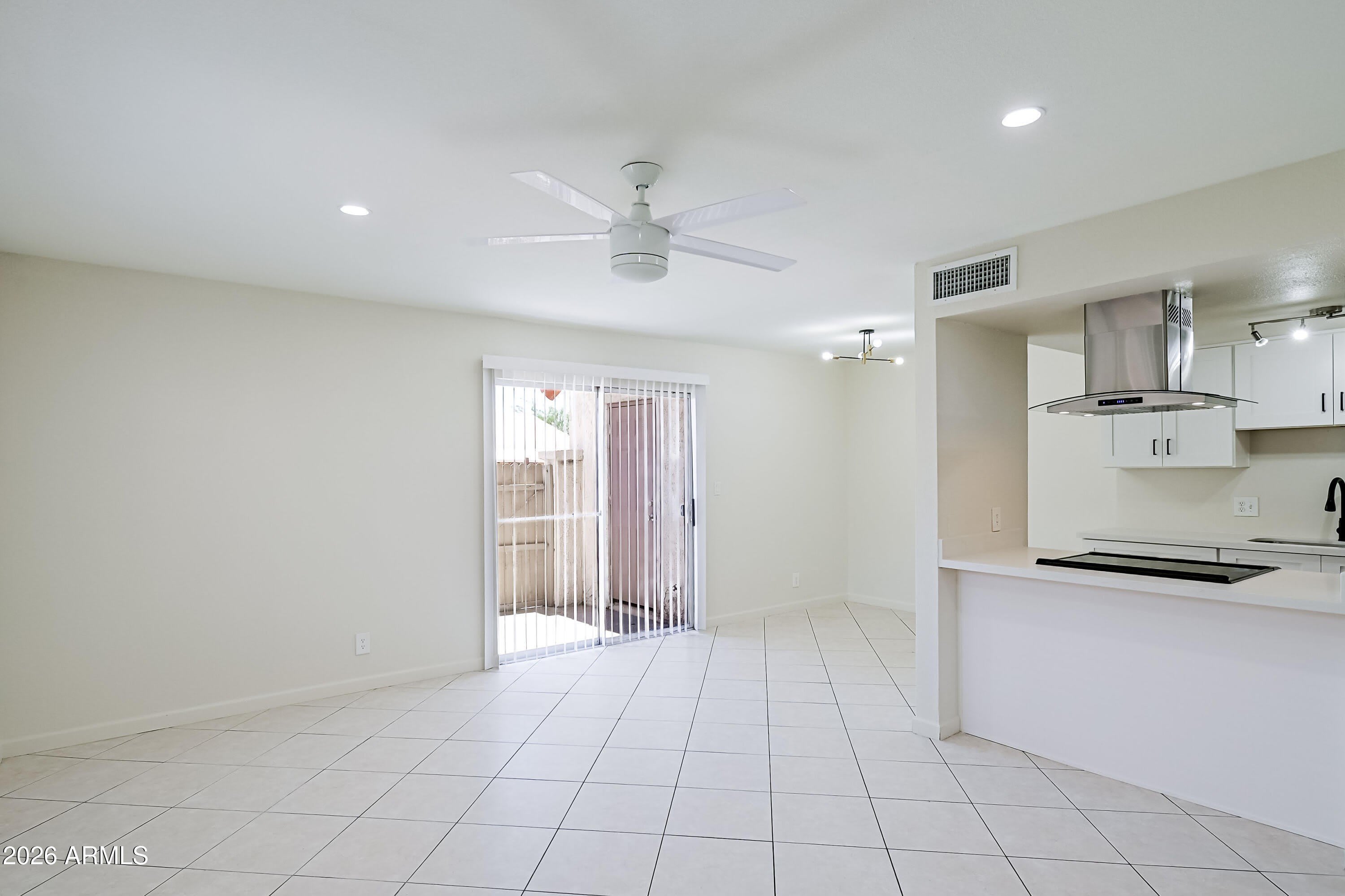 1237 E LAWRENCE Lane – photo 2