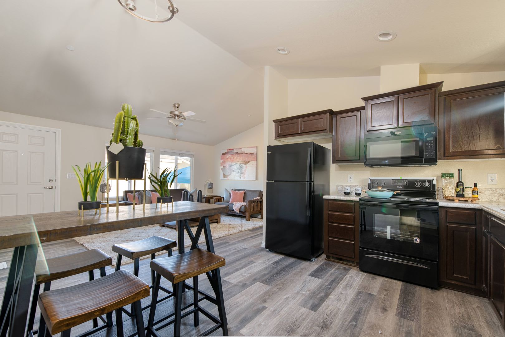 Remodeled Modern 3 Bed/2 Bath National City-Move in Promotion! – photo 5