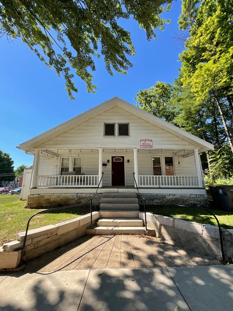 *AVAILABLE AUGUST 2028* 8 BEDROOM GREAT LOCATION – photo 1