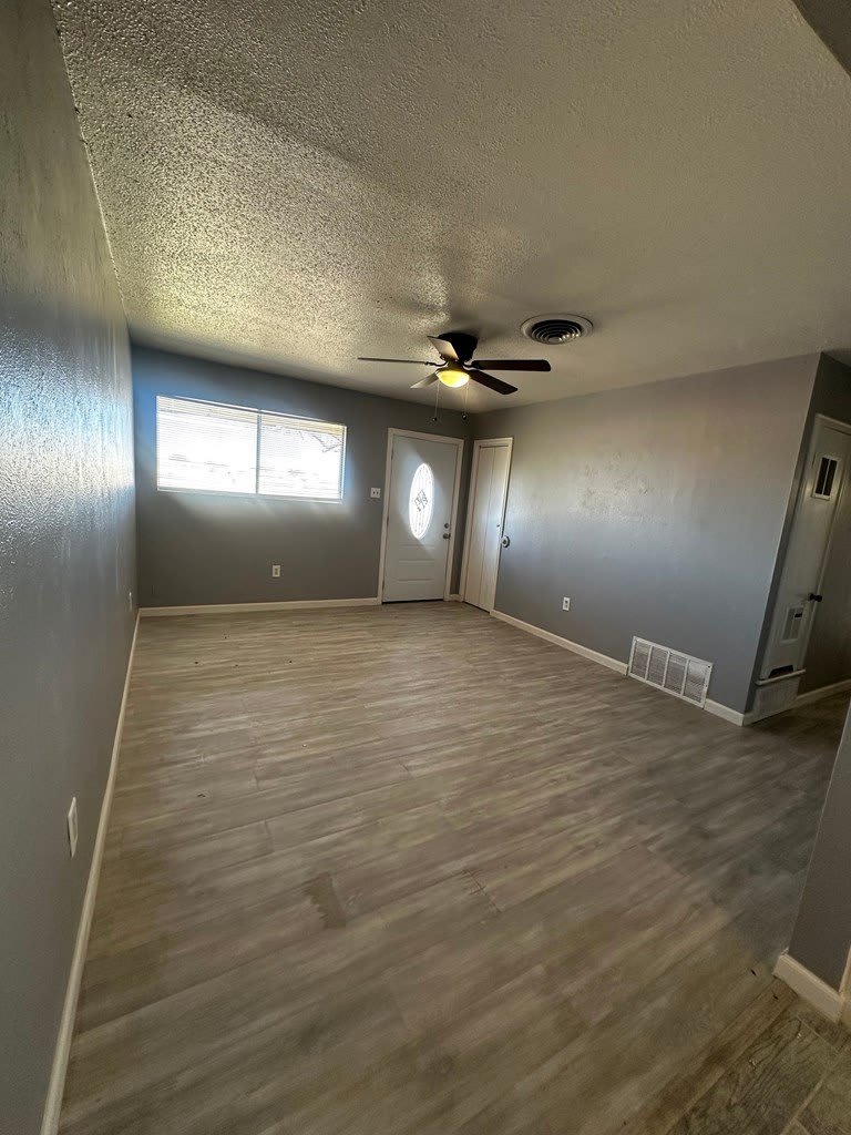 2206 Lyndale Dr – photo 2